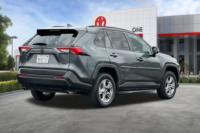 Used 2022 Toyota RAV4 XLE w/ Convenience Package FWD image 5