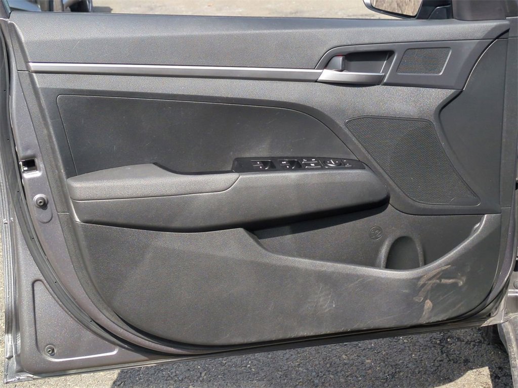 Used 2020 Hyundai Elantra SE w/ Cargo Package (C1) image 10