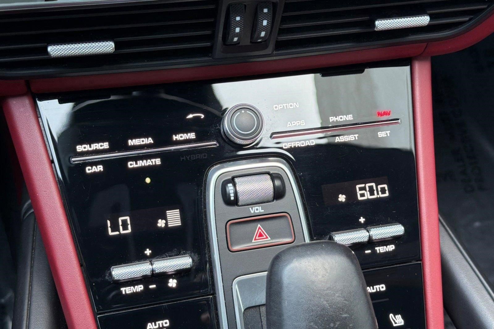 Used 2023 Porsche Cayenne Platinum Edition image 19