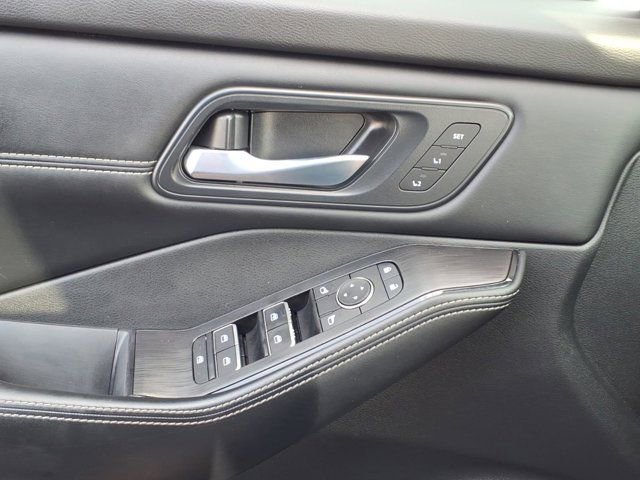 Used 2025 Nissan Rogue SL w/ Tech Package AWD/4WD image 24