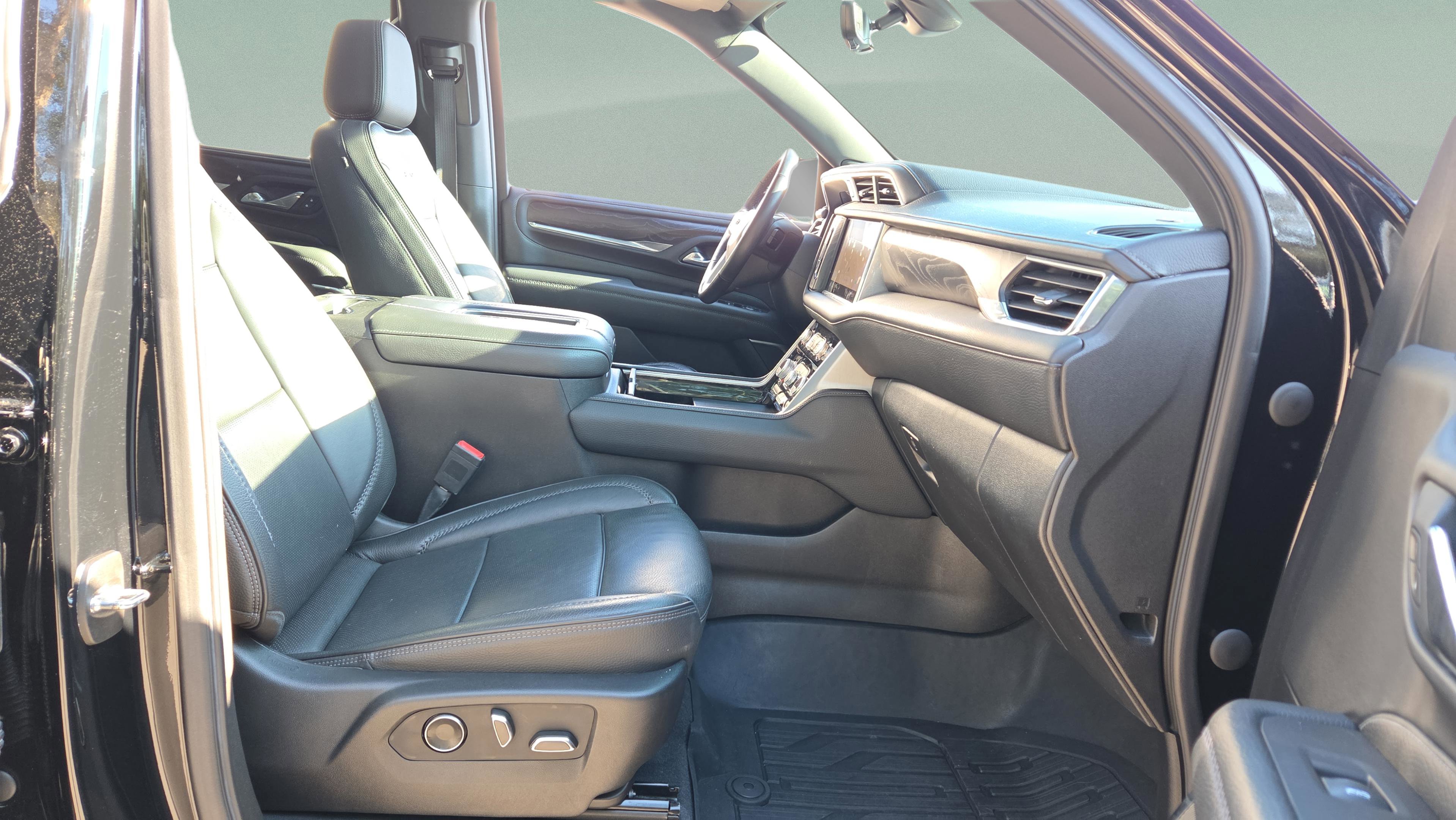 Used 2021 GMC Yukon Denali w/ Denali Premium Package image 26