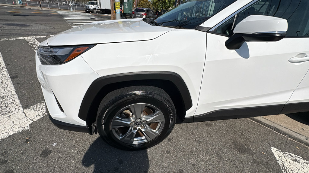 Used 2024 Toyota RAV4 XLE FWD image 9
