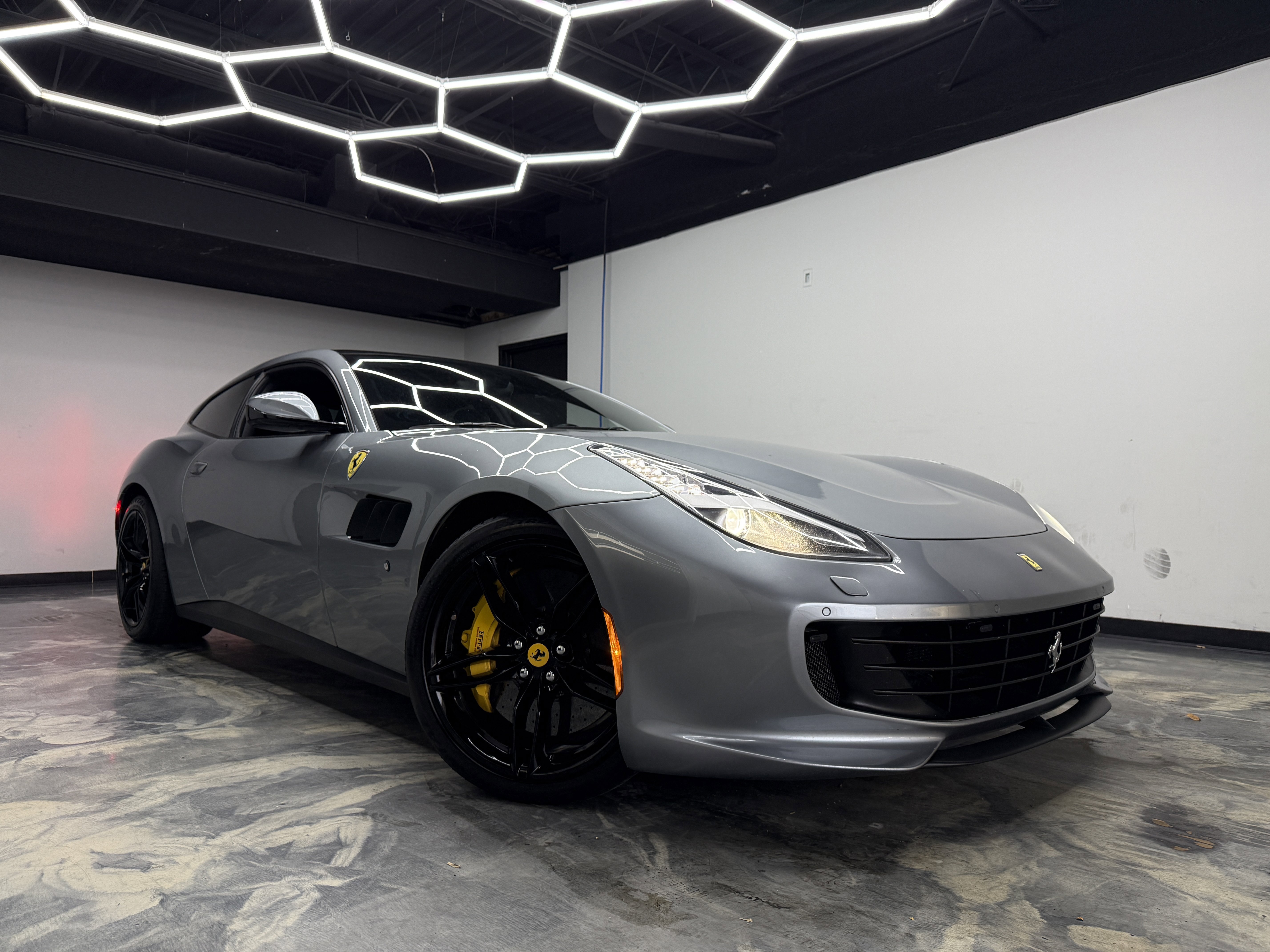 Used 2017 Ferrari GTC4Lusso image 6