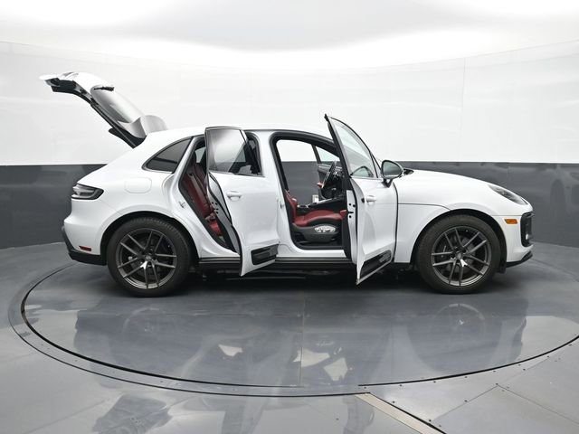 Certified 2024 Porsche Macan Turbo AWD/4WD image 34