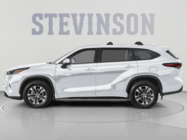Used 2026 Toyota Highlander XLE AWD/4WD image 3
