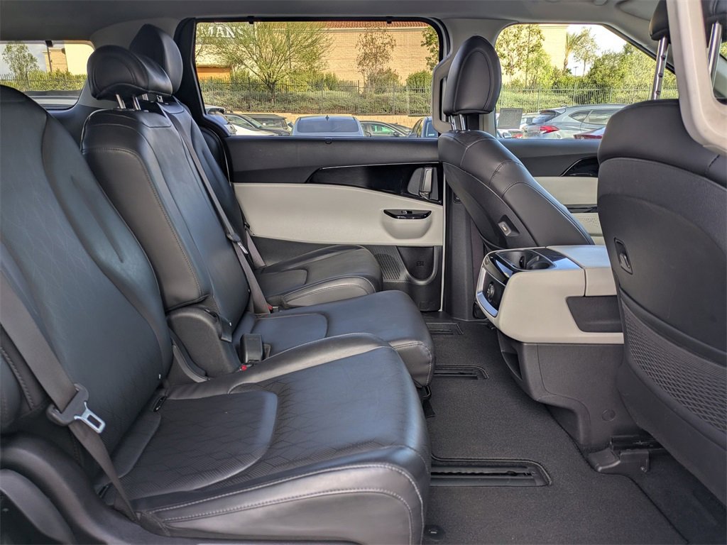 Used 2024 Kia Carnival EX image 29