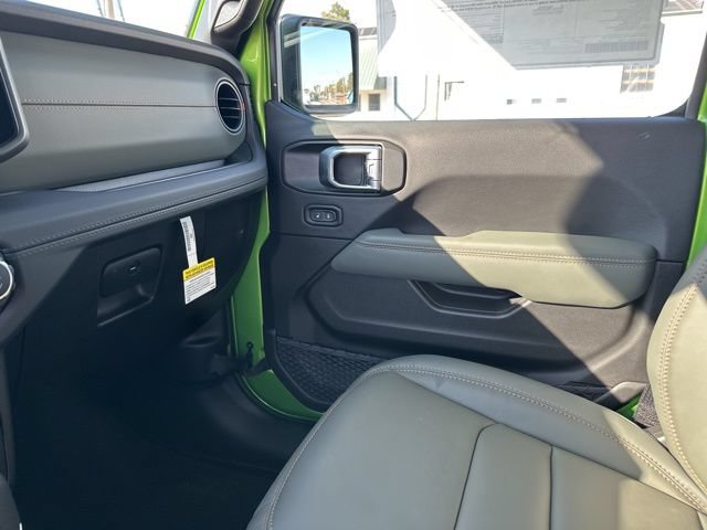 New 2025 Jeep Gladiator Mojave w/ Convenience Group AWD/4WD image 40