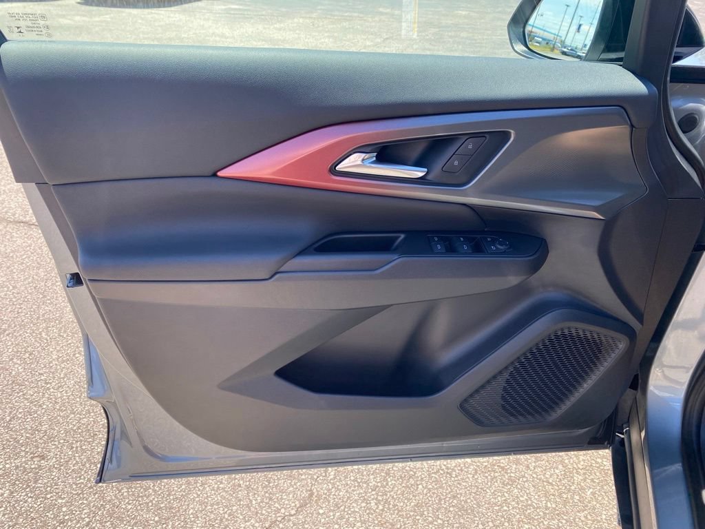 New 2025 Chevrolet Equinox EV RS FWD image 9