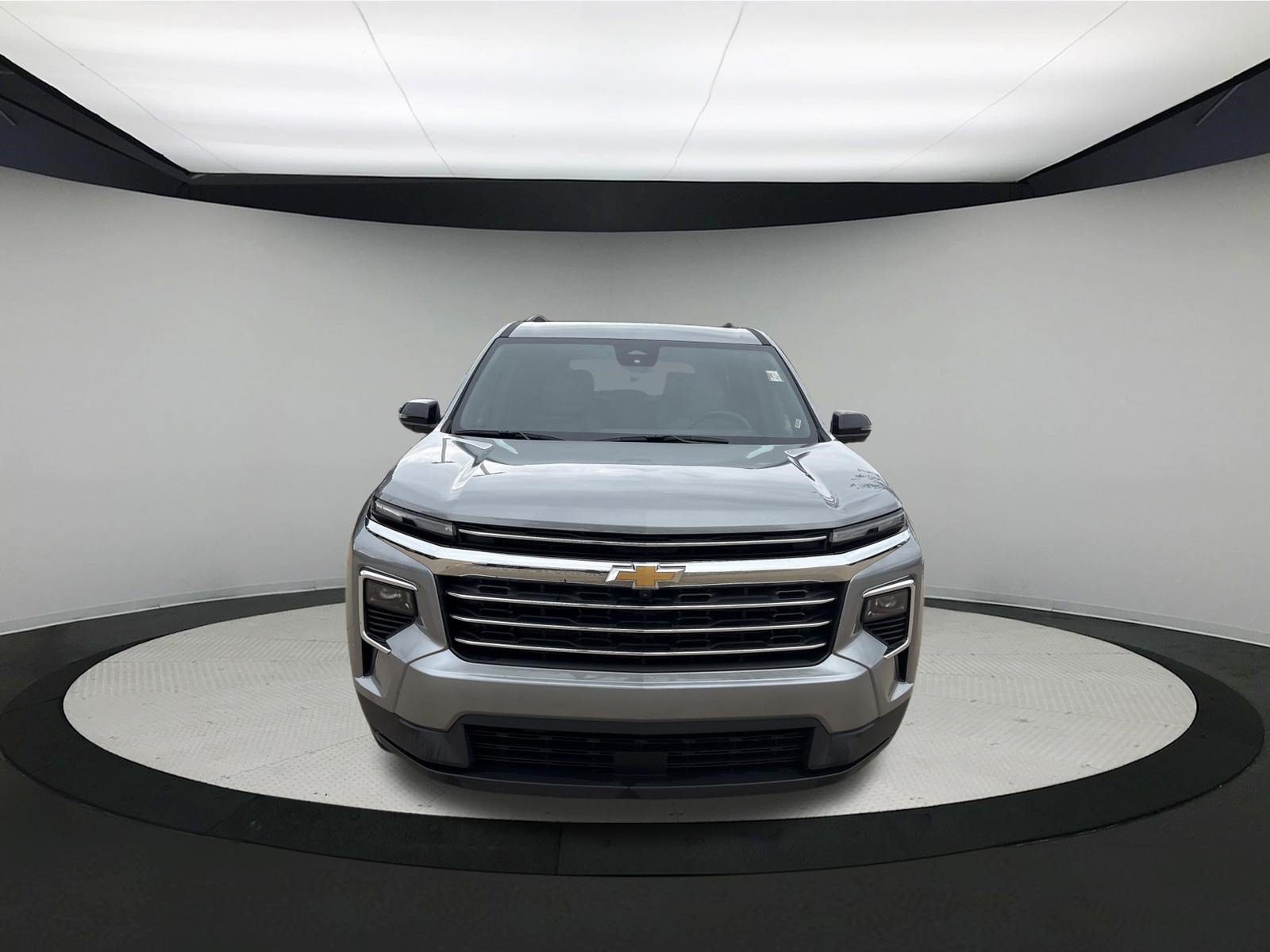 Used 2026 Chevrolet Traverse LT w/ Driver Confidence Package FWD image 2