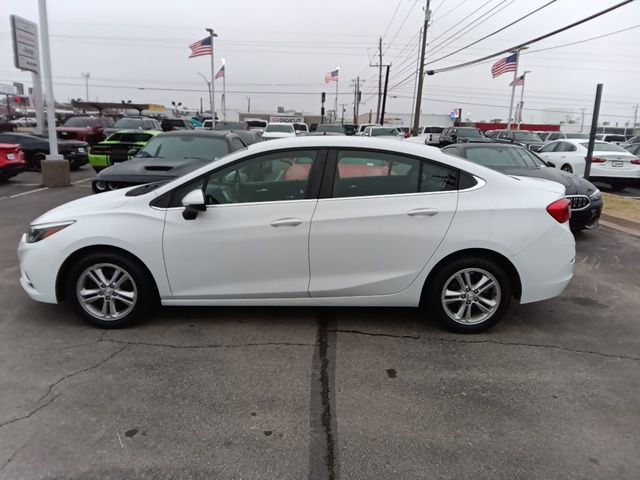 Used 2018 Chevrolet Cruze LT w/ LT Fleet Convenience Package image 2