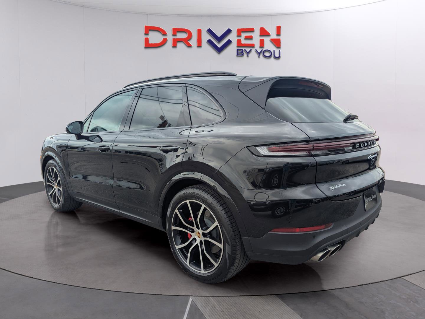 Used 2024 Porsche Cayenne S image 3