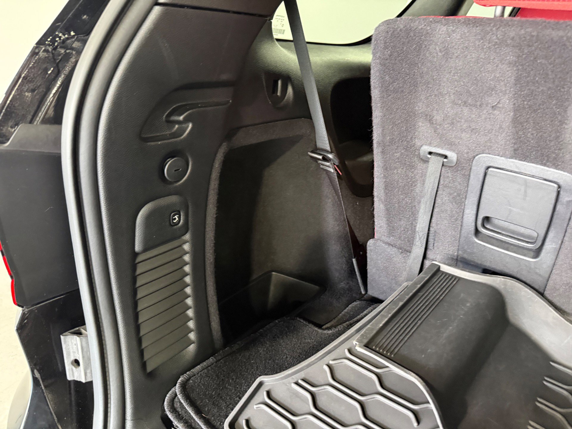 Used 2020 Dodge Durango R/T w/ Blacktop Package AWD/4WD image 15