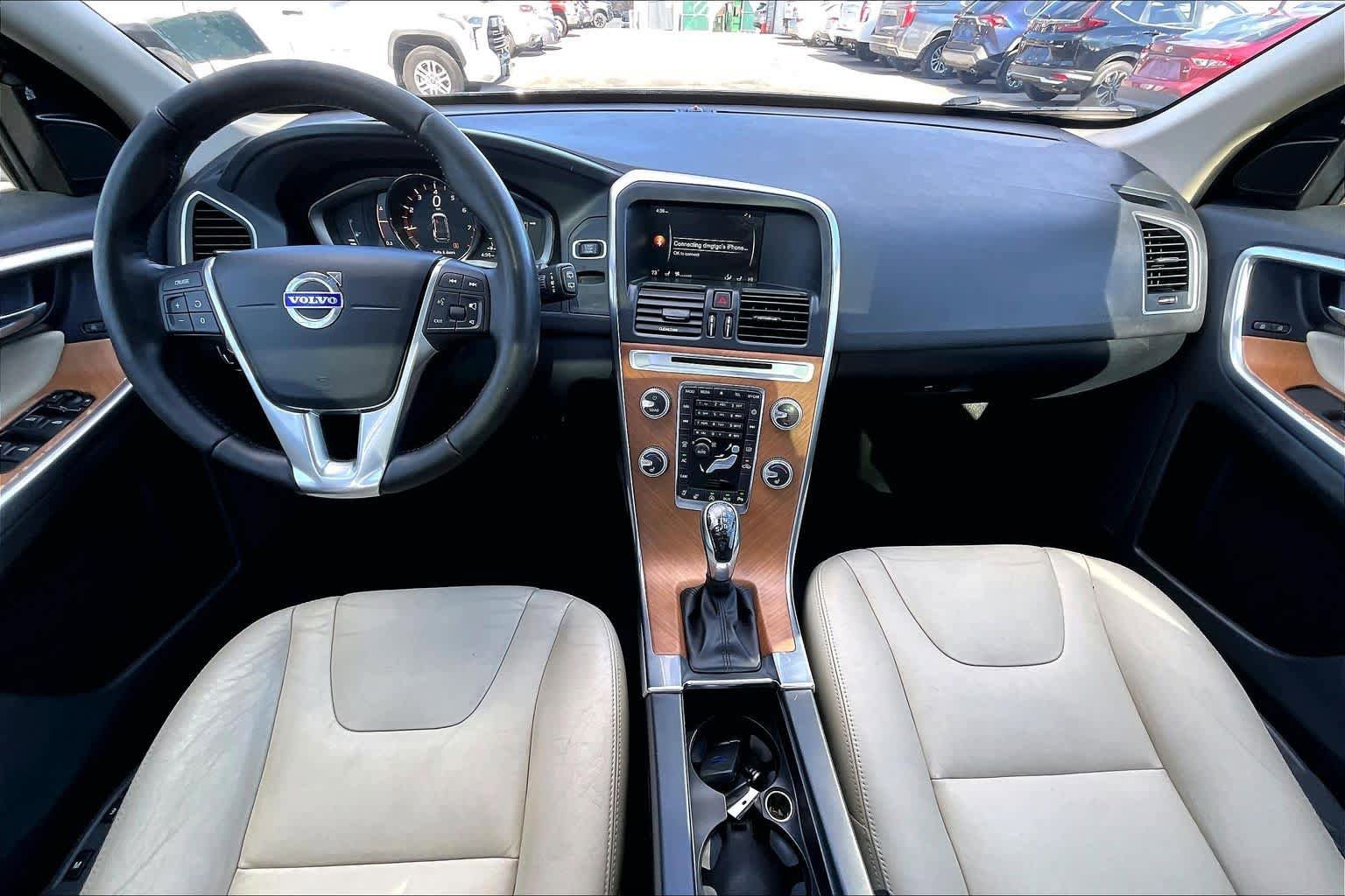 Used 2017 Volvo XC60 T6 Inscription w/ Climate Package image 15