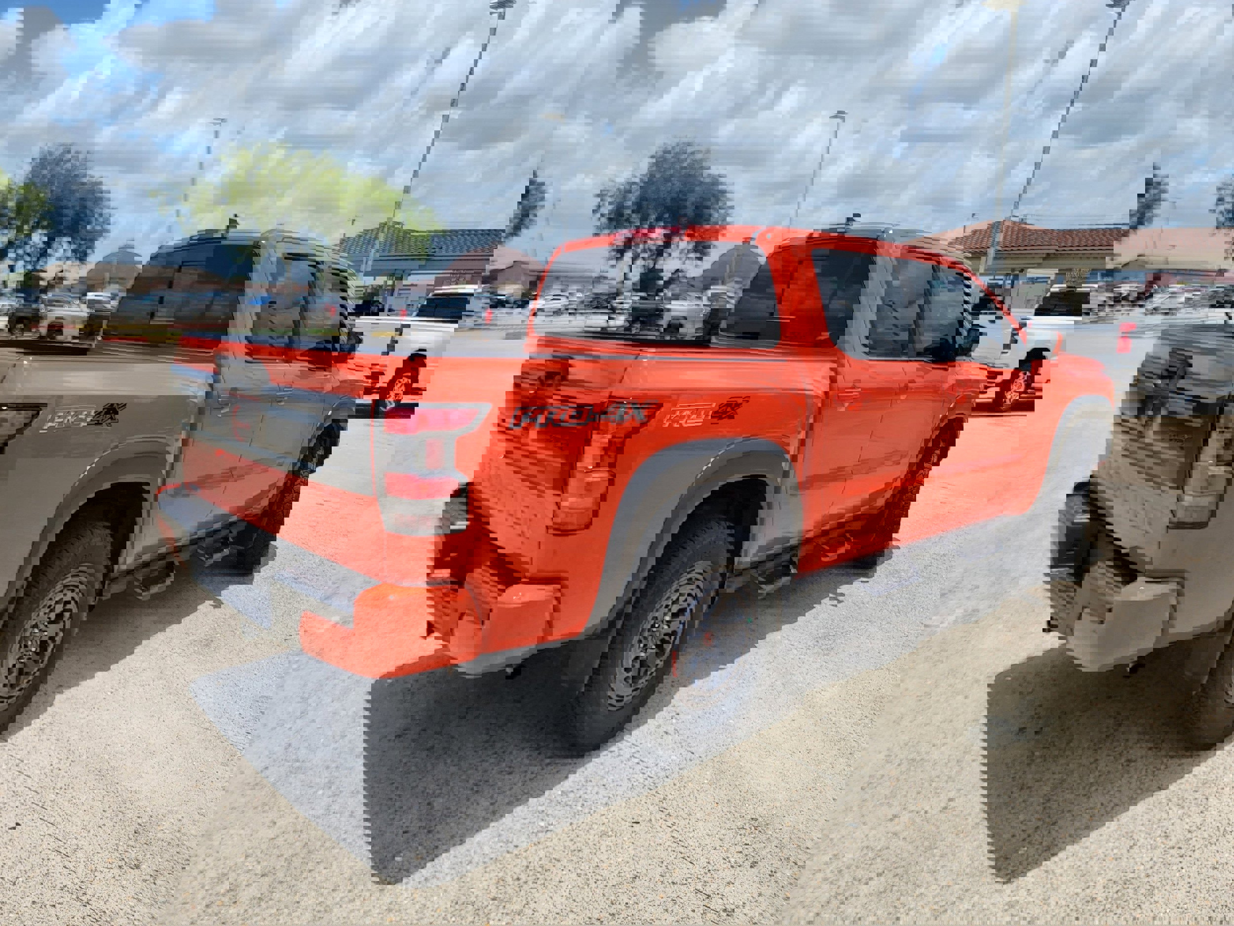 Used 2025 Nissan Frontier PRO-4X w/ Pro Convenience Package image 7