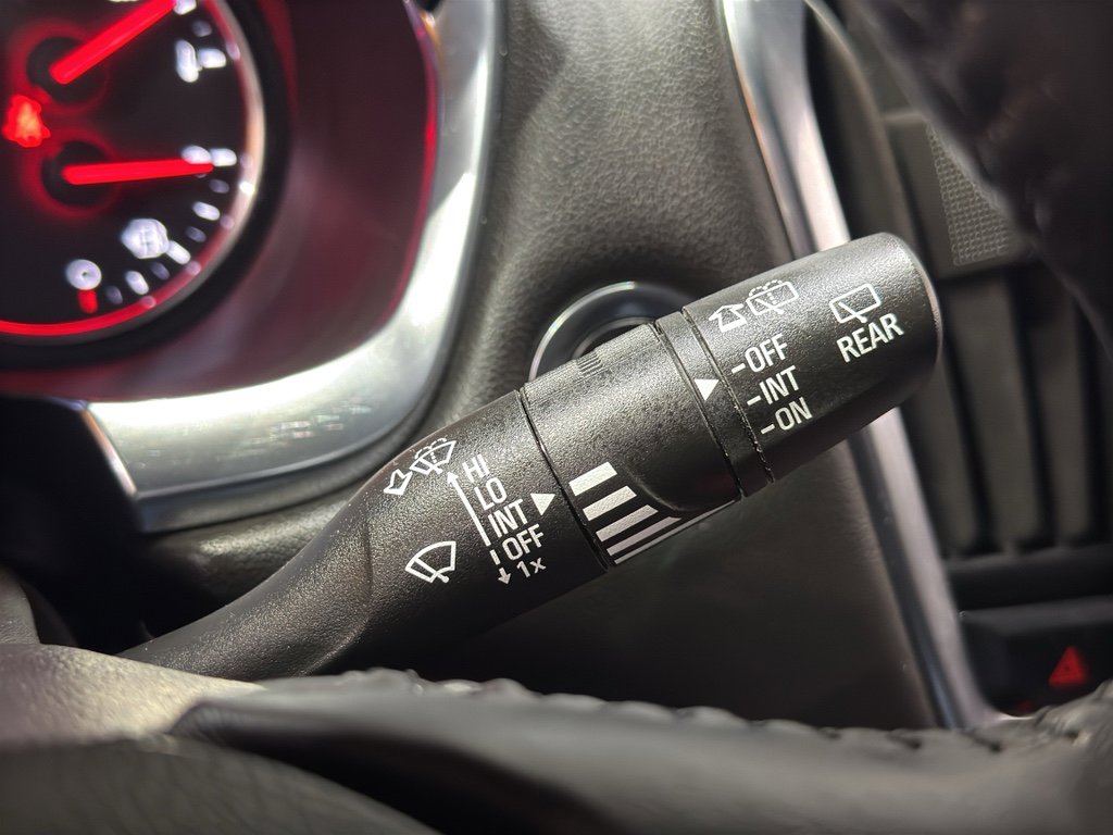 Used 2022 Chevrolet Traverse Premier w/ Redline Edition image 25