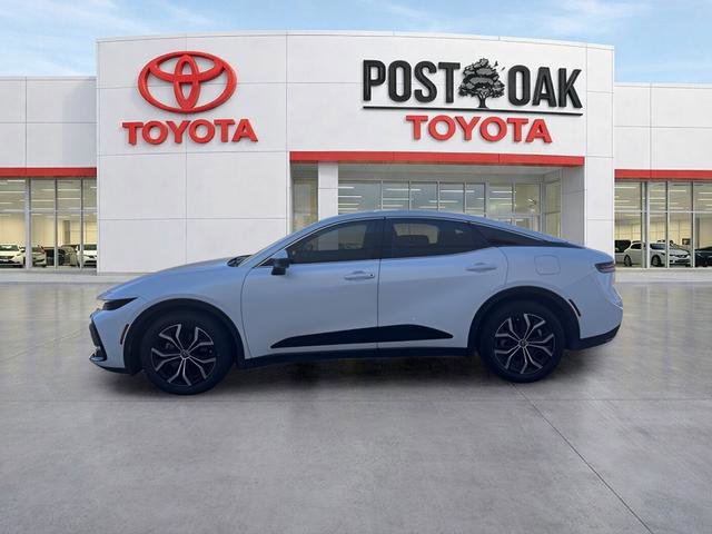 Used 2023 Toyota Crown XLE image 2