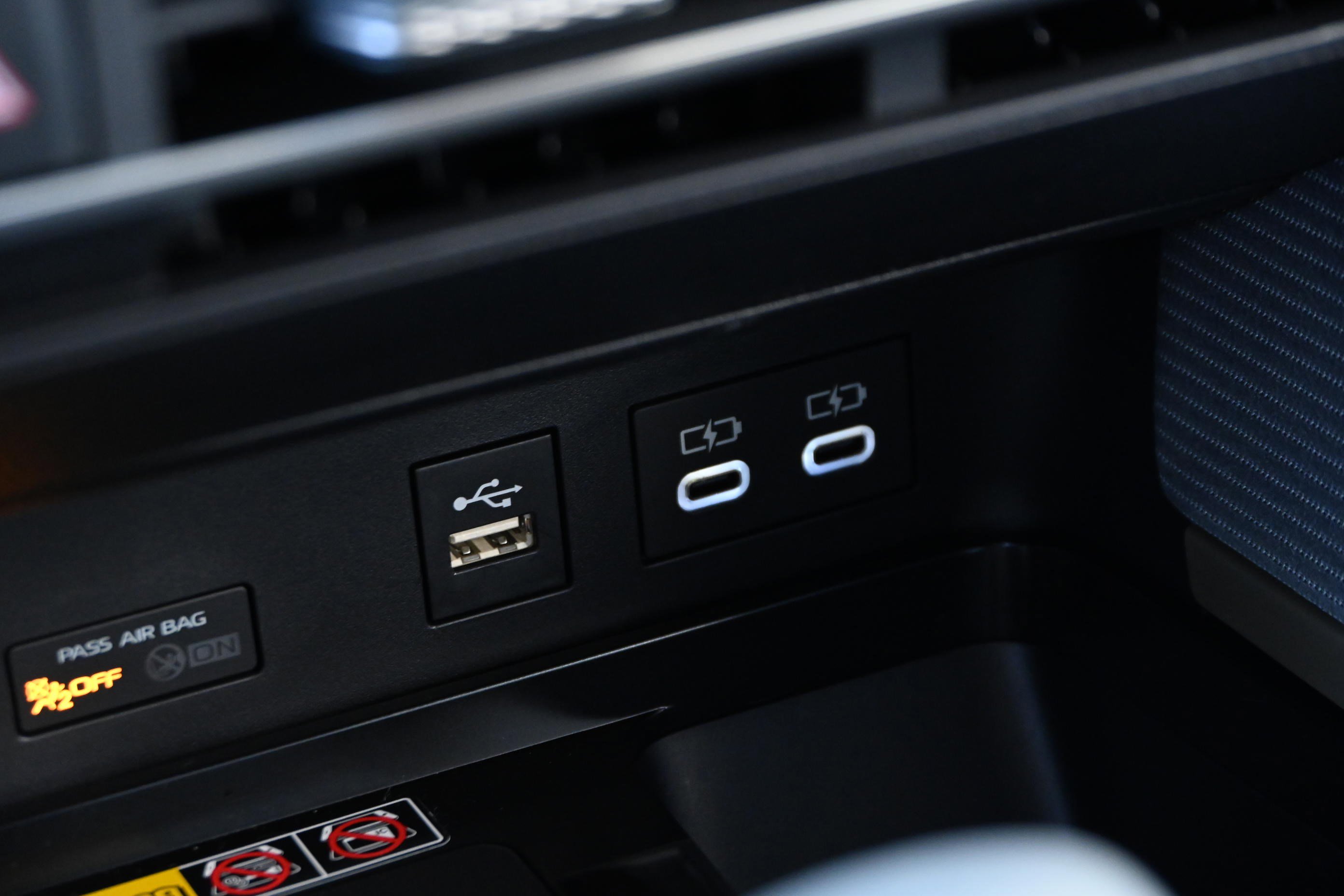 Used 2025 Toyota Camry SE image 18