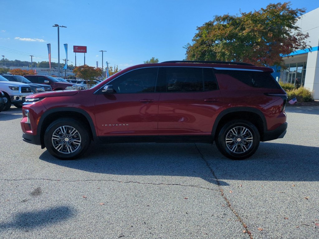Used 2025 Chevrolet Traverse LT w/ Driver Confidence Package AWD/4WD image 6