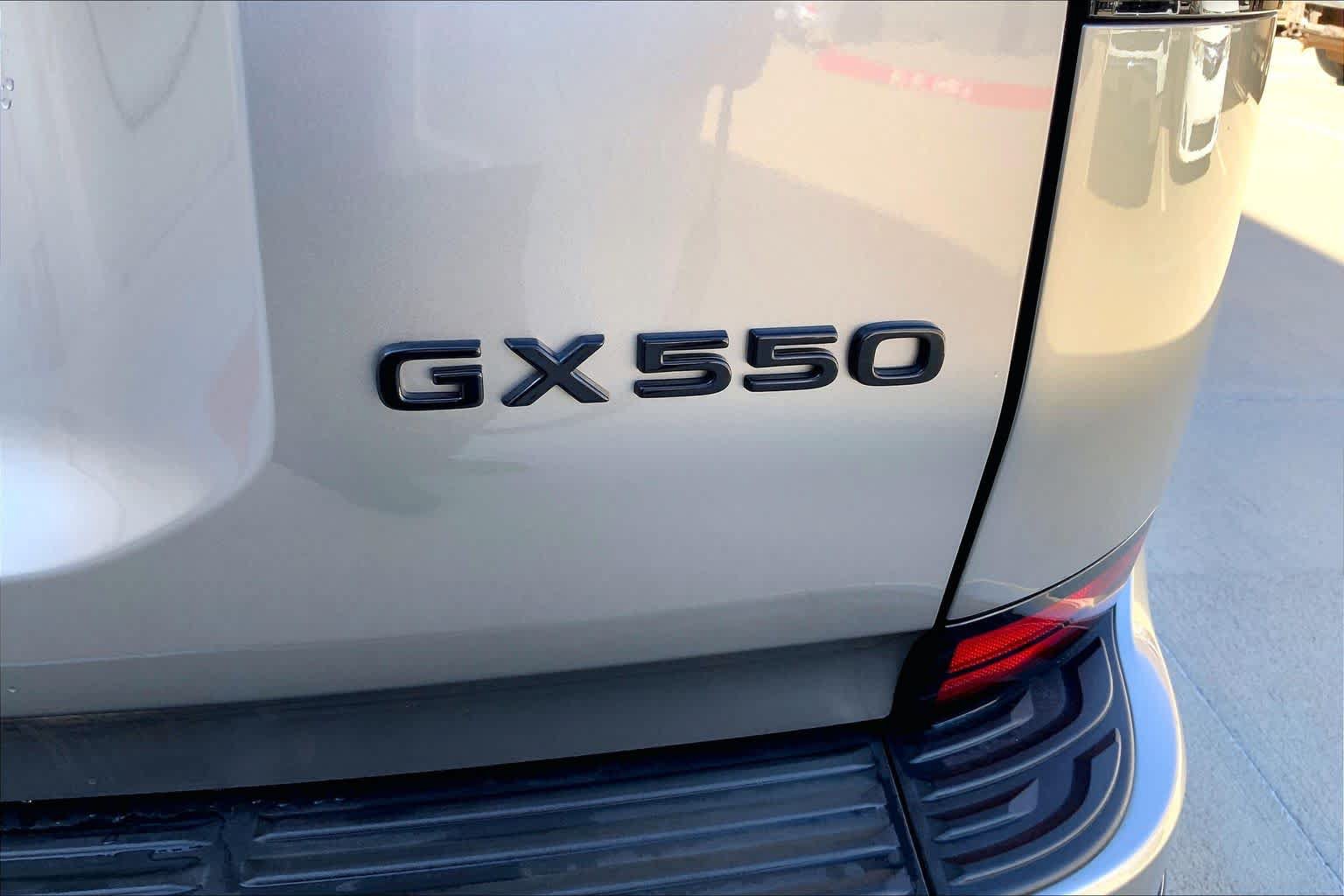 Used 2025 Lexus GX 550 w/ Accessory Package (2T) AWD/4WD image 10