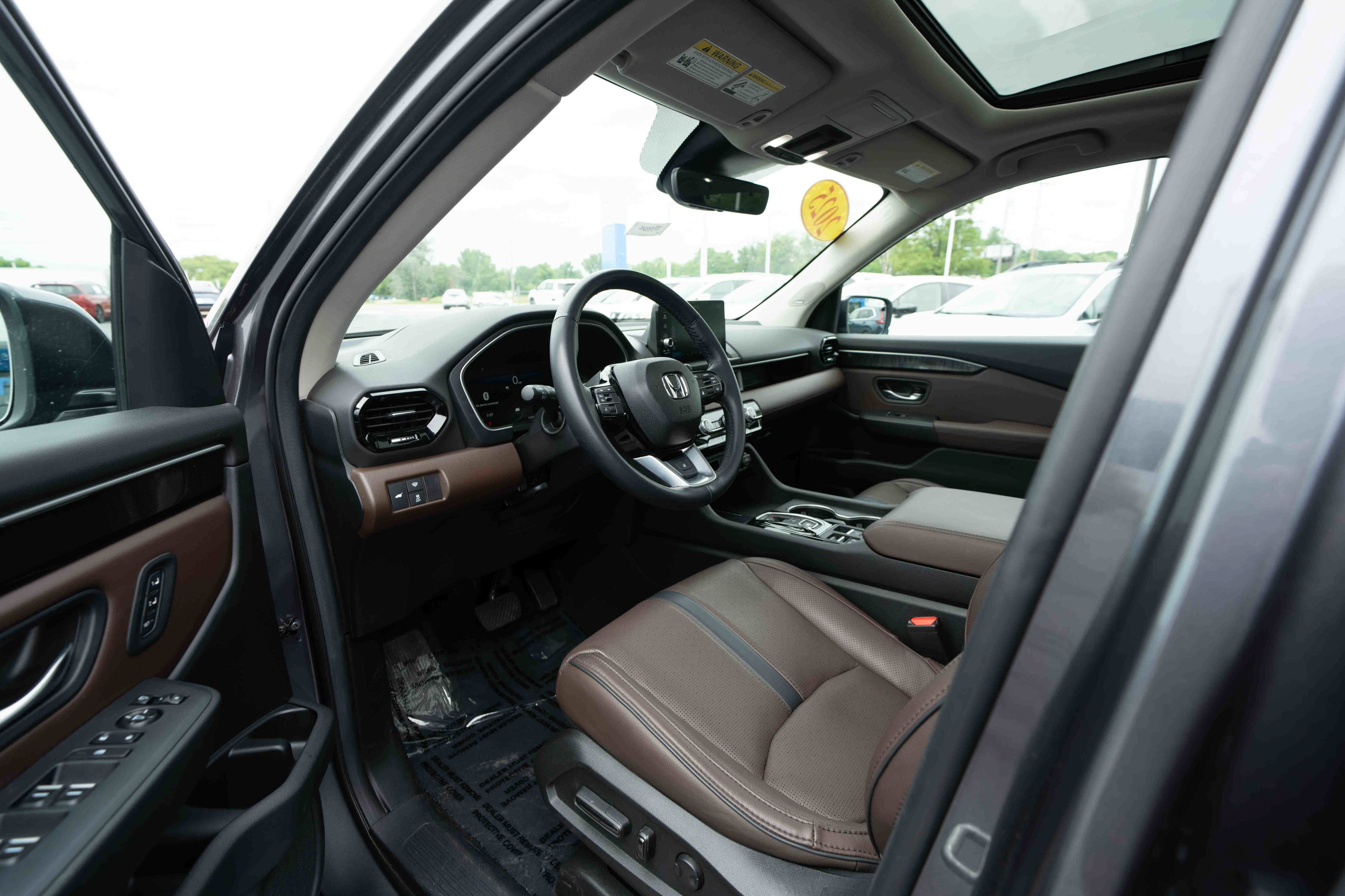 Used 2025 Honda Pilot Elite image 8