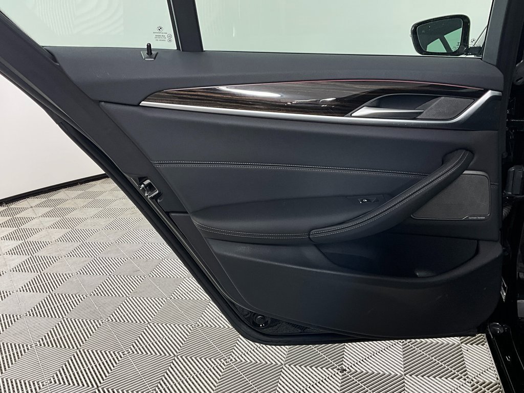 Used 2023 BMW 530e image 26