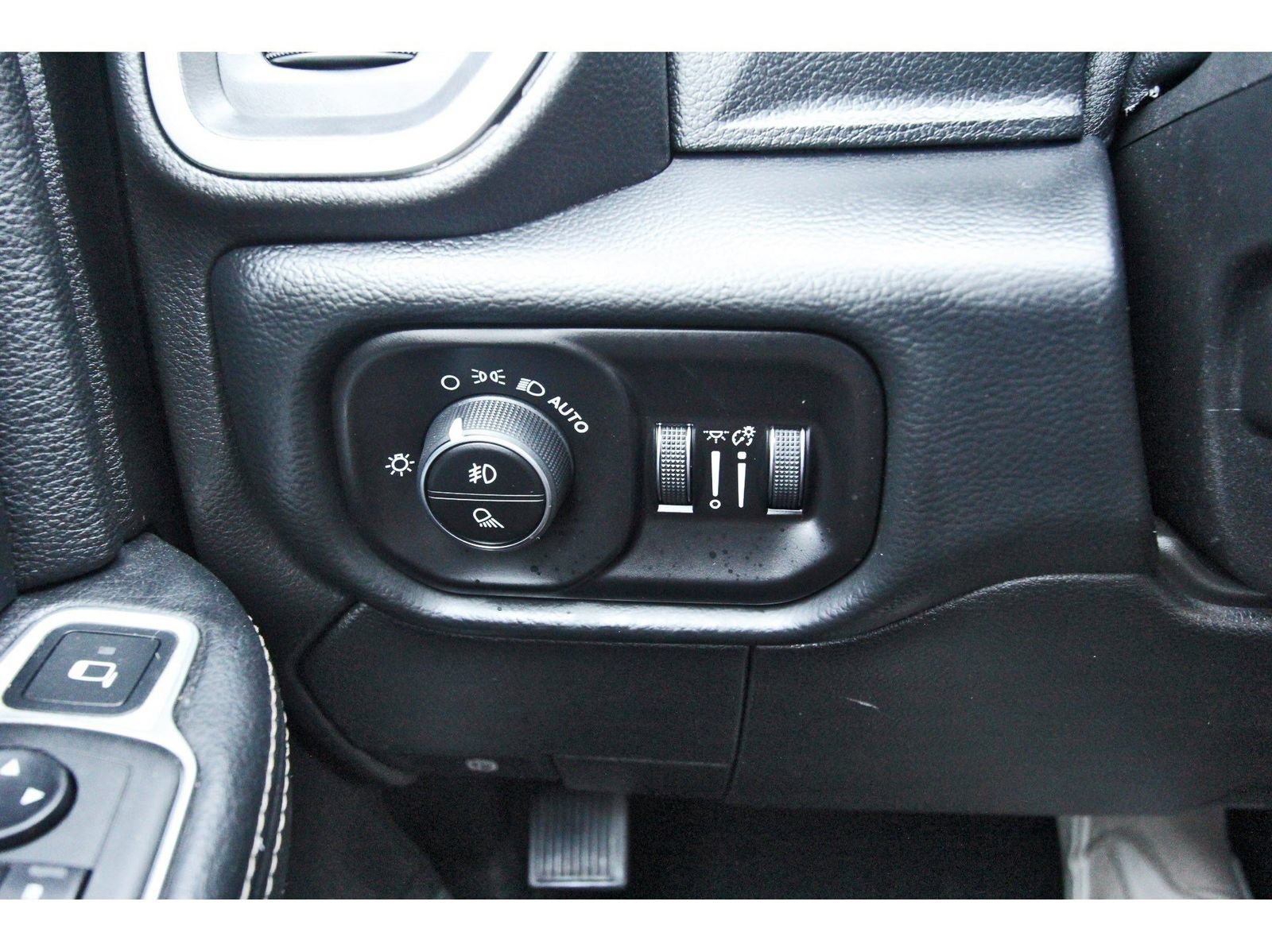 Used 2019 RAM 3500 Laramie AWD/4WD image 19