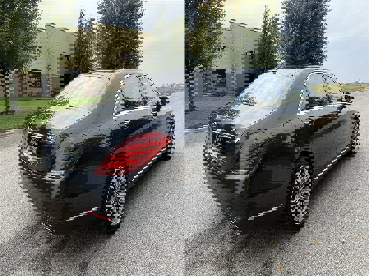 Used 2015 Mercedes-Benz S 550 4MATIC Sedan w/ Premium 1 Package image 6