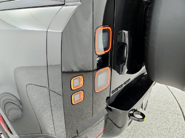 New 2026 Land Rover Defender 110 X-Dynamic SE AWD/4WD image 31