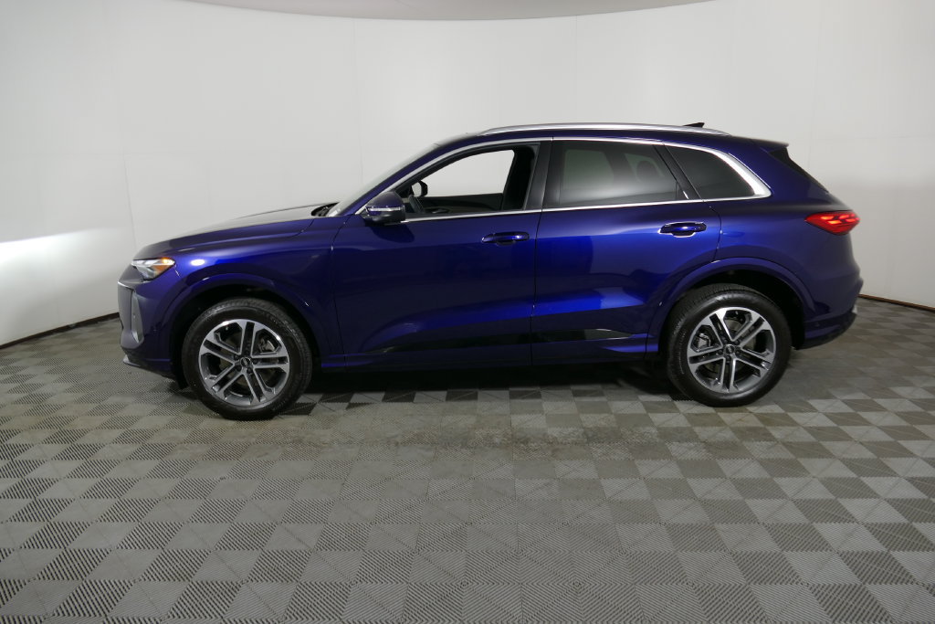 Certified 2025 Audi Q5 Premium AWD/4WD image 6