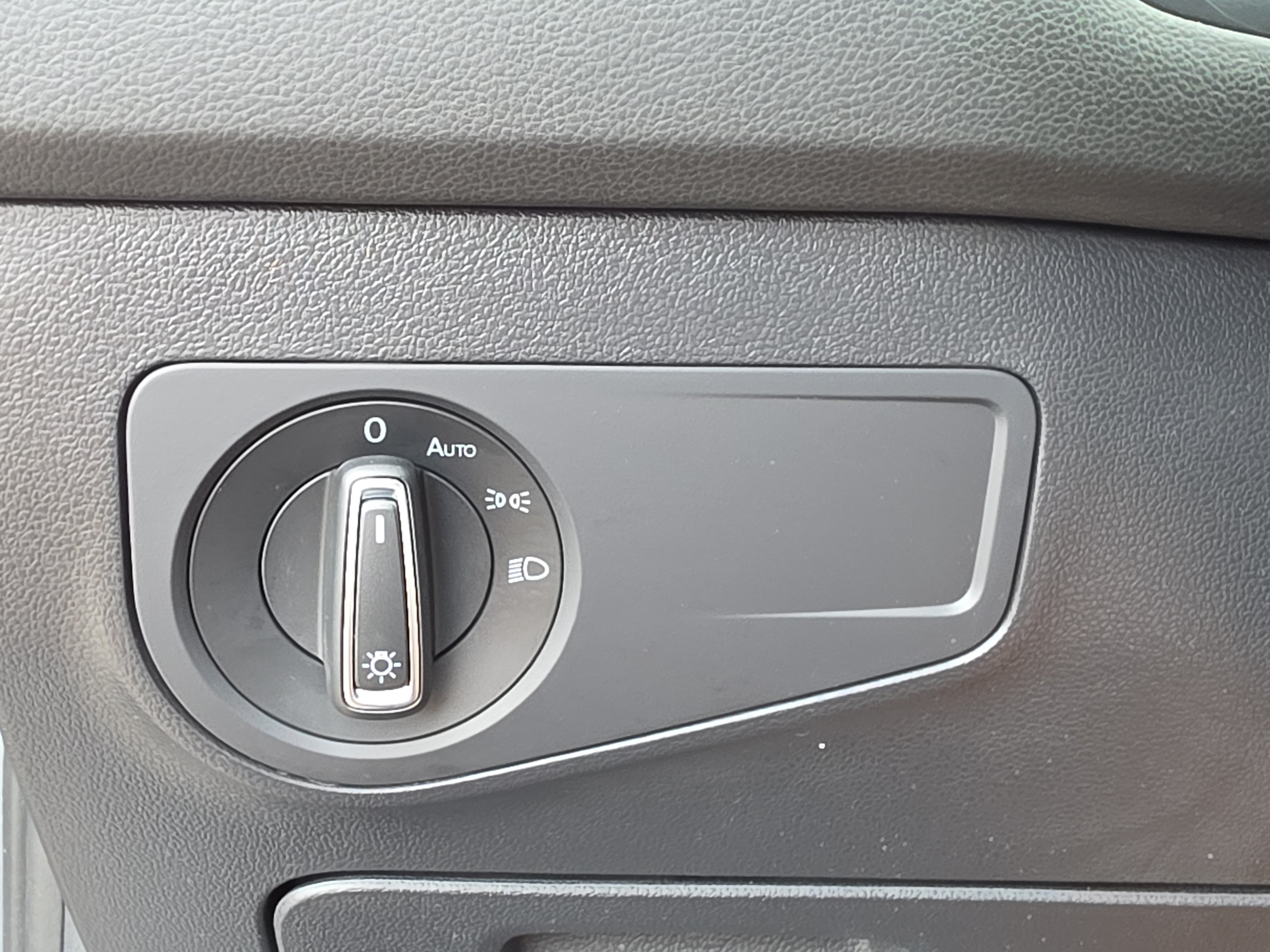 Used 2024 Volkswagen Tiguan SE FWD image 28