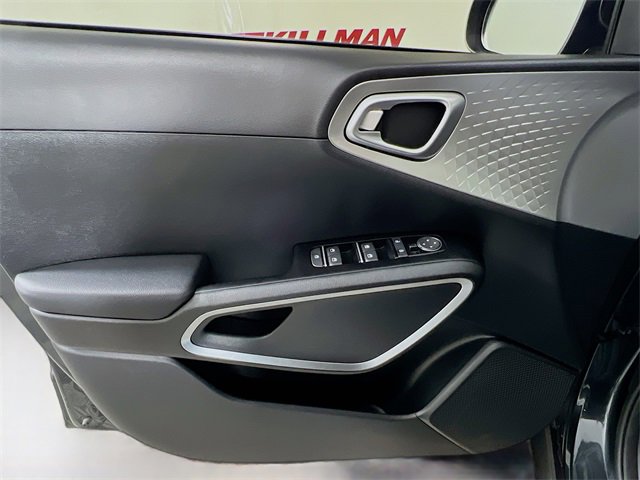 Used 2023 Kia Soul LX image 28