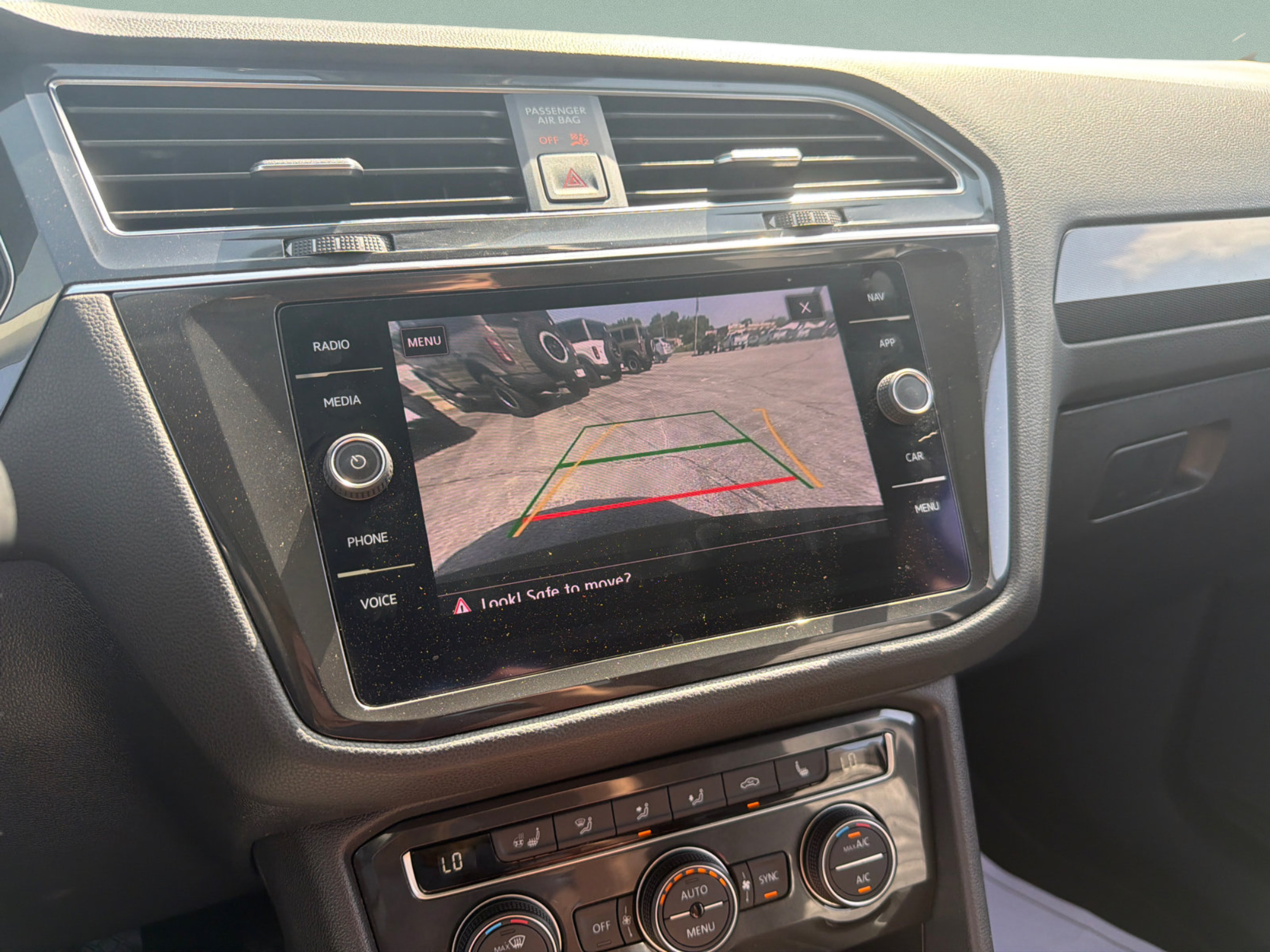 Used 2019 Volkswagen Tiguan SEL Premium AWD/4WD image 24