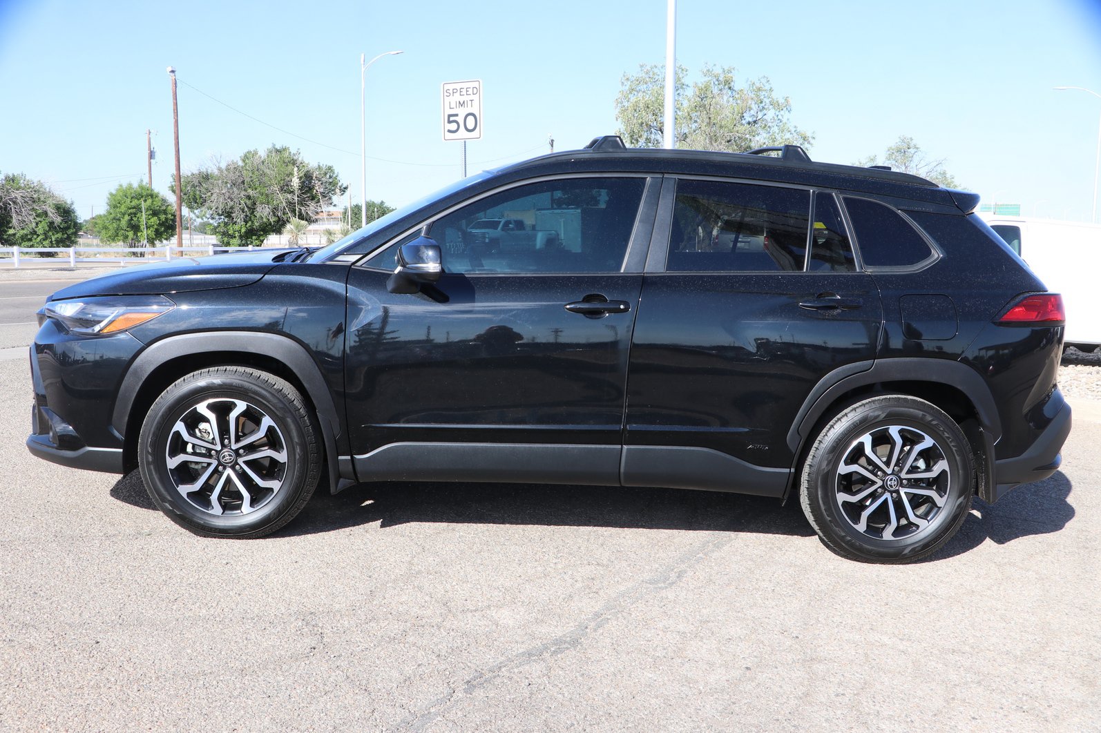 Used 2023 Toyota Corolla Cross AWD Hybrid image 4