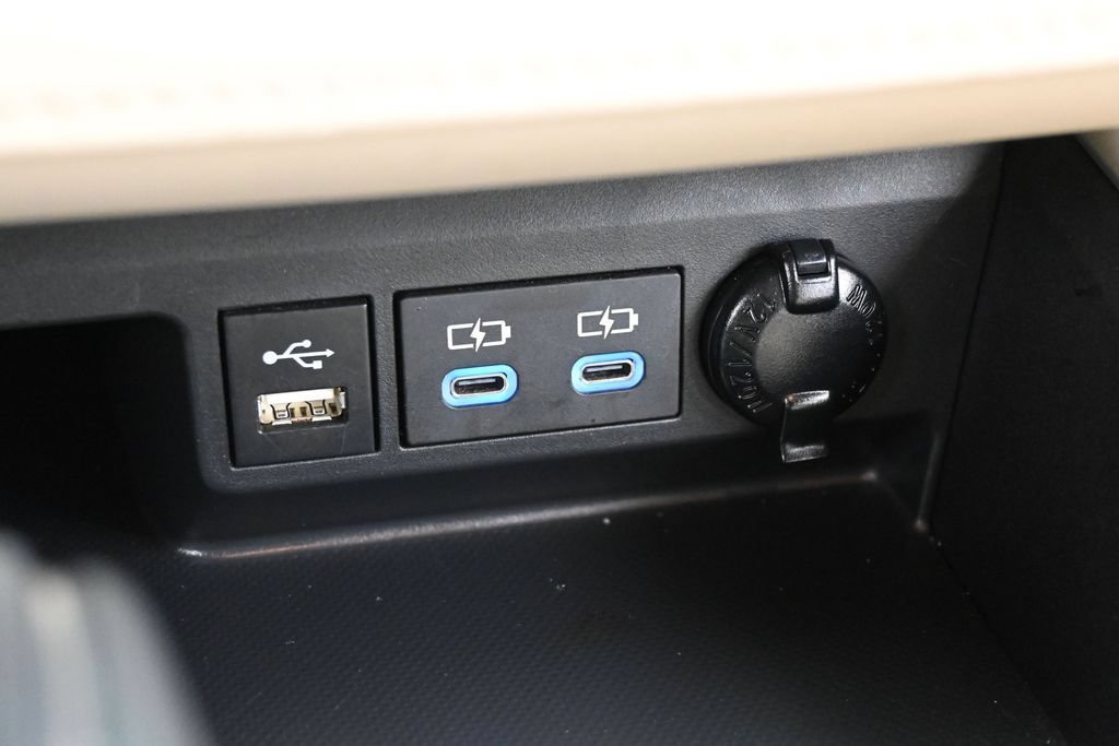 Used 2022 Toyota Highlander XLE FWD image 21