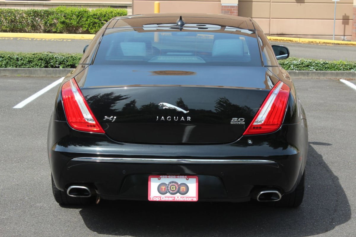 Used 2013 Jaguar XJ AWD image 4