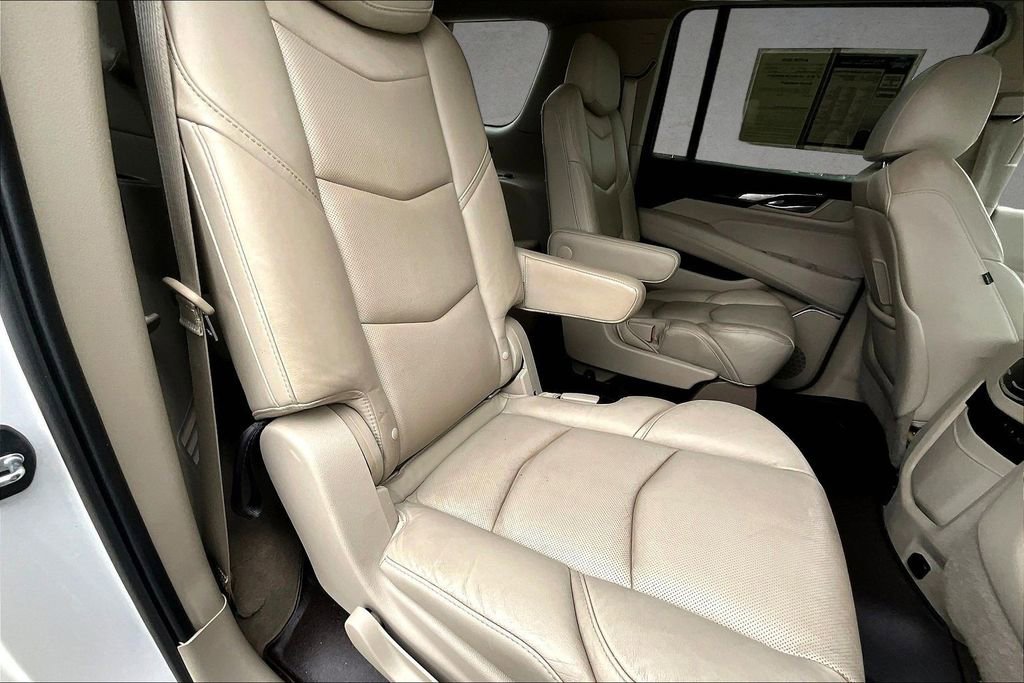 Used 2017 Cadillac Escalade ESV Luxury image 30