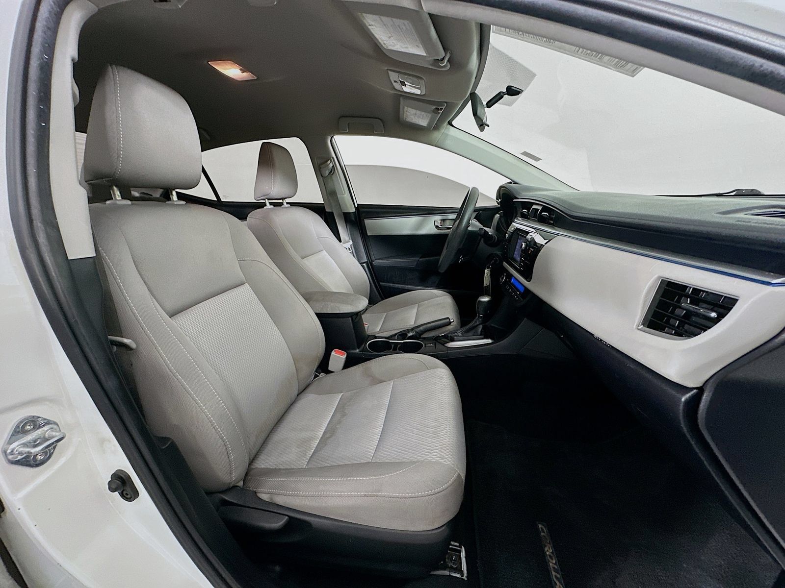 Used 2015 Toyota Corolla LE FWD image 26