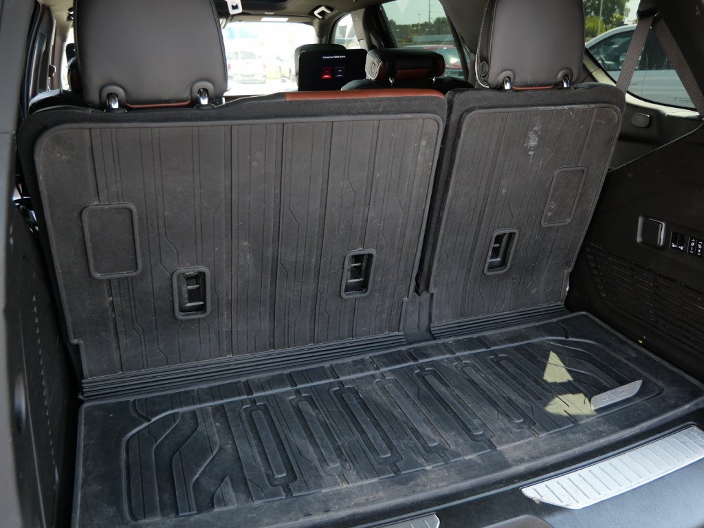 Used 2023 GMC Yukon Denali Ultimate w/ LPO, Floor Liner Package AWD/4WD image 10