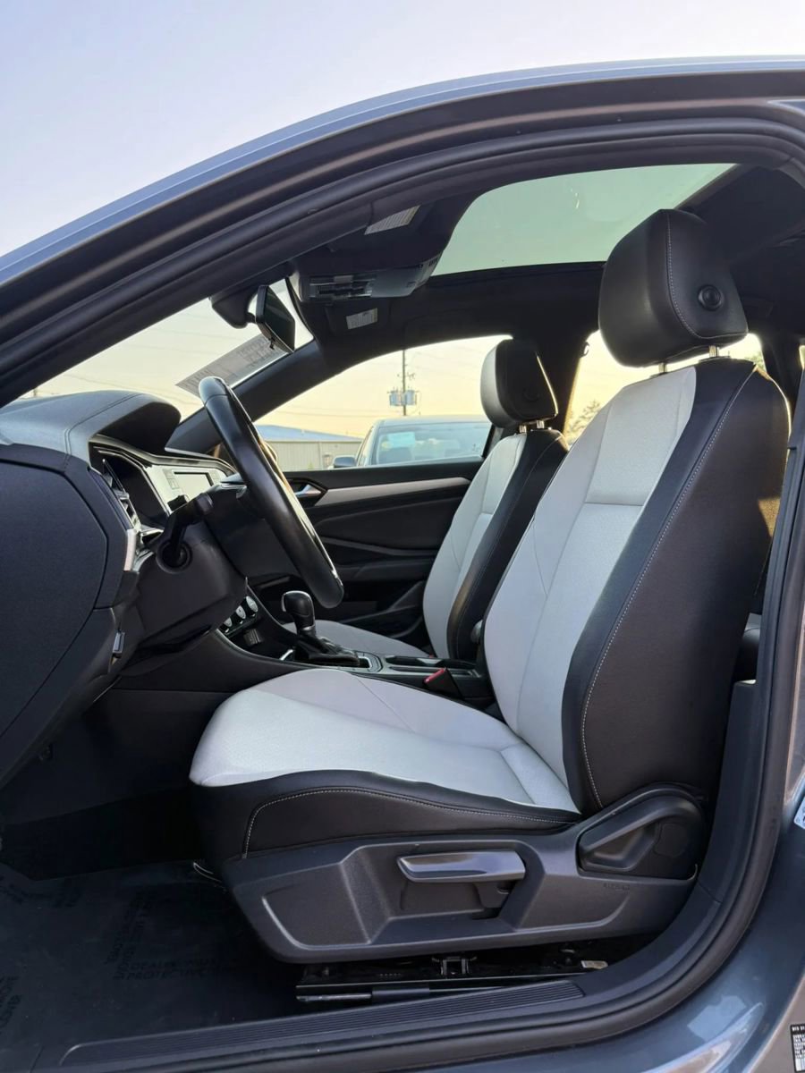 Used 2019 Volkswagen Jetta R-Line w/ R-Line Cold Weather Package FWD image 9
