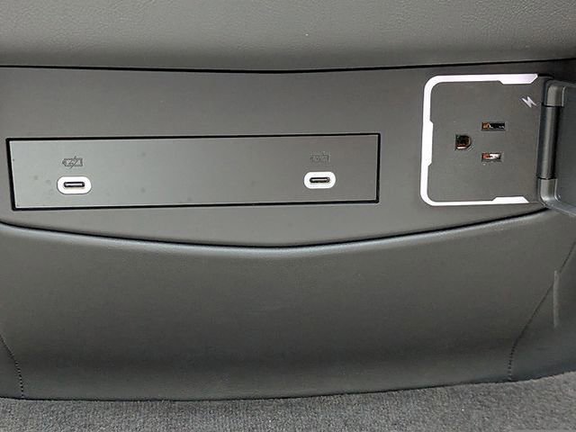 Certified 2024 Cadillac Escalade Sport w/ LPO, ONYX Package image 15