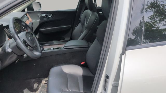 Used 2024 Volvo XC60 B5 Plus AWD/4WD image 19