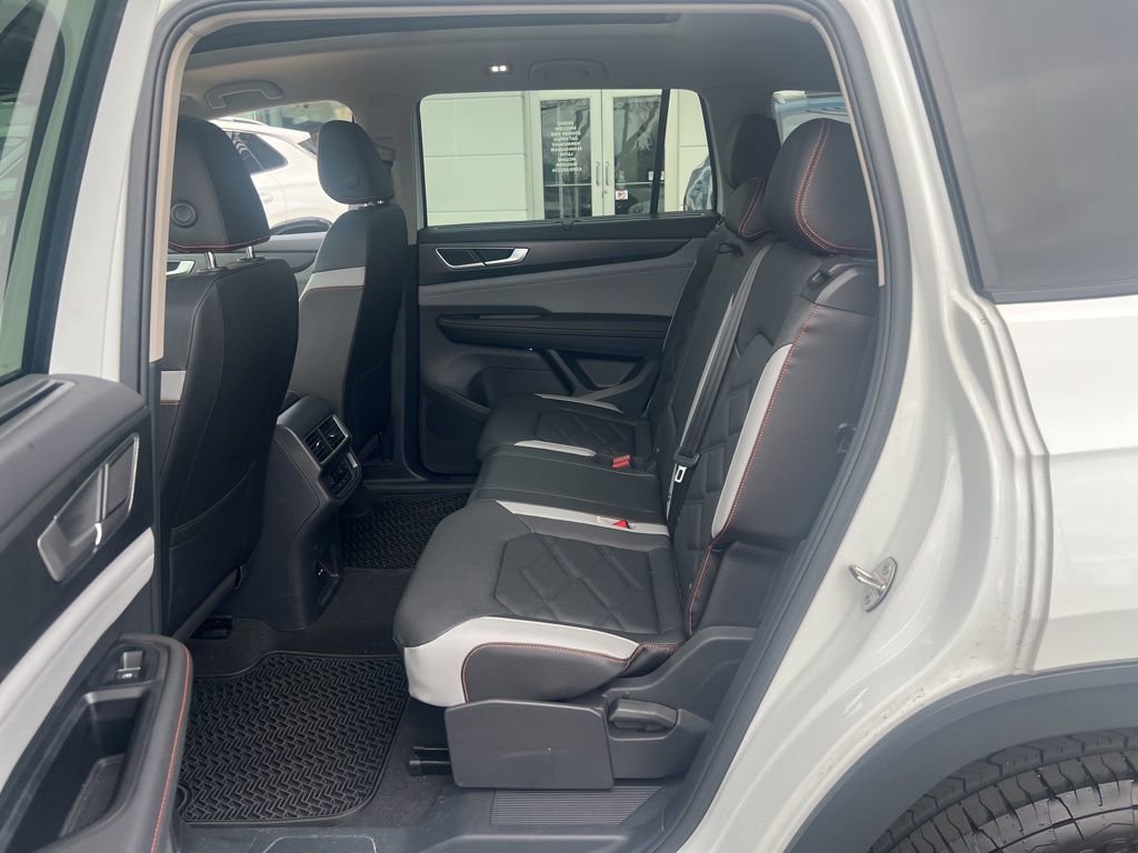 Used 2025 Volkswagen Atlas Peak Edition SE image 16