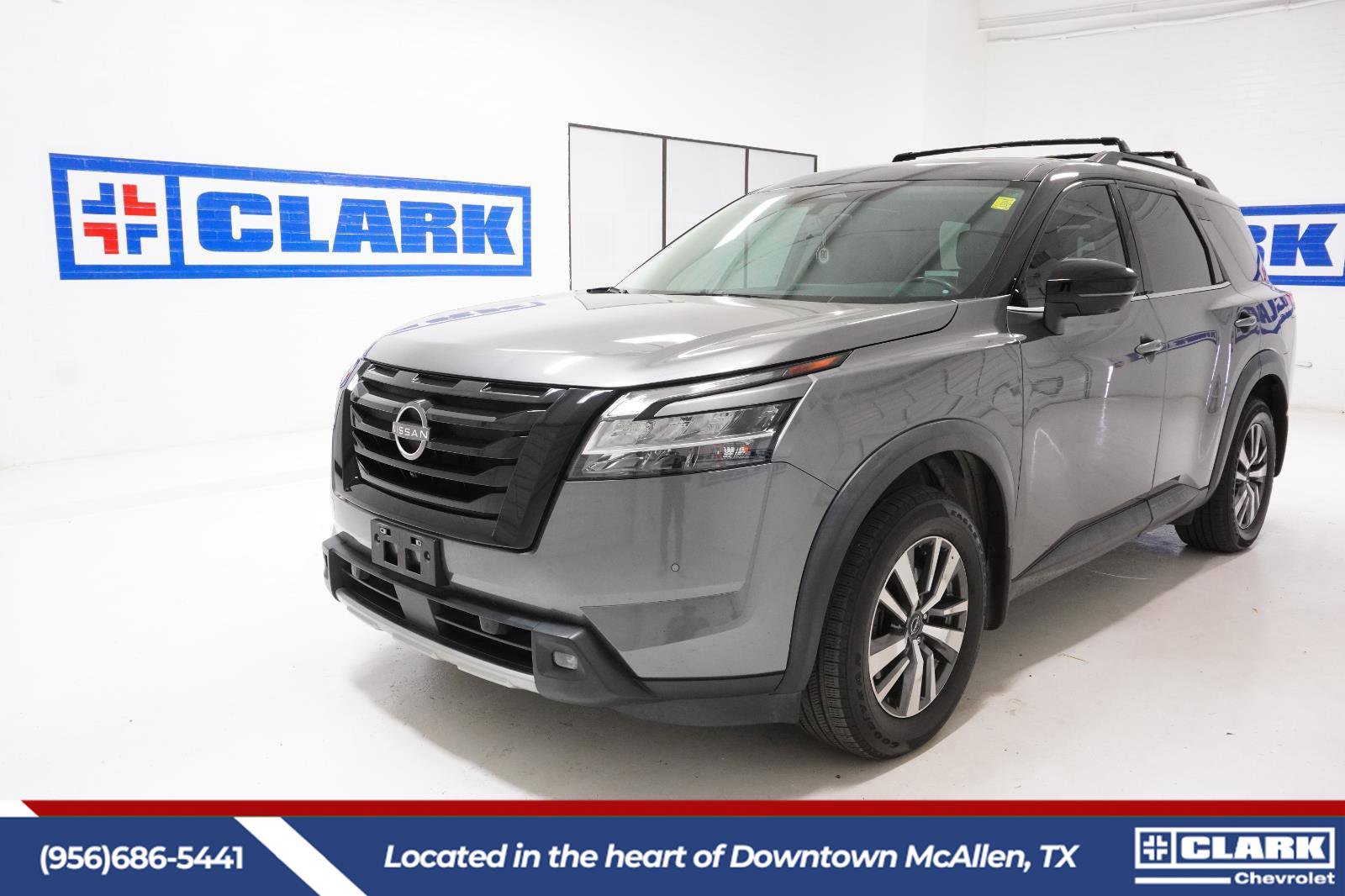 Used 2022 Nissan Pathfinder SL image 1