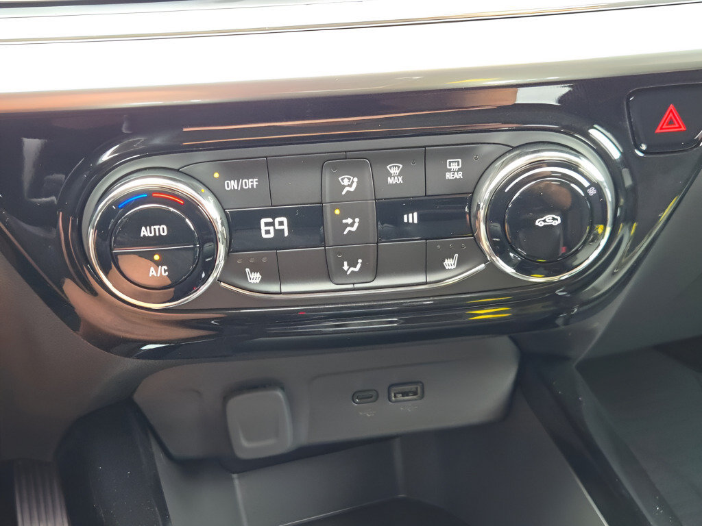 Certified 2026 Chevrolet Trax LT w/ LT Convenience Package FWD image 30