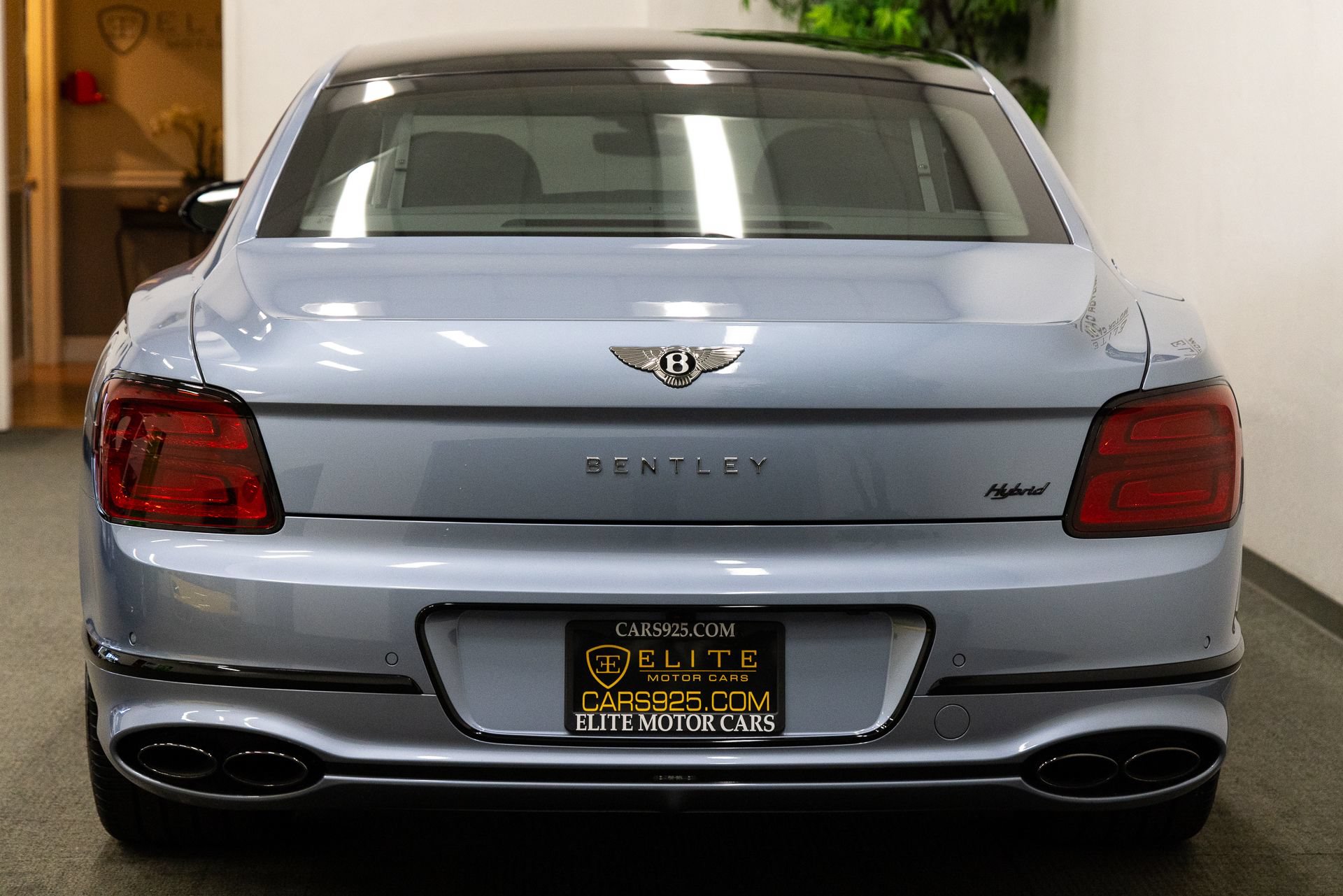Used 2024 Bentley Flying Spur Plug-In Hybrid AWD/4WD image 4