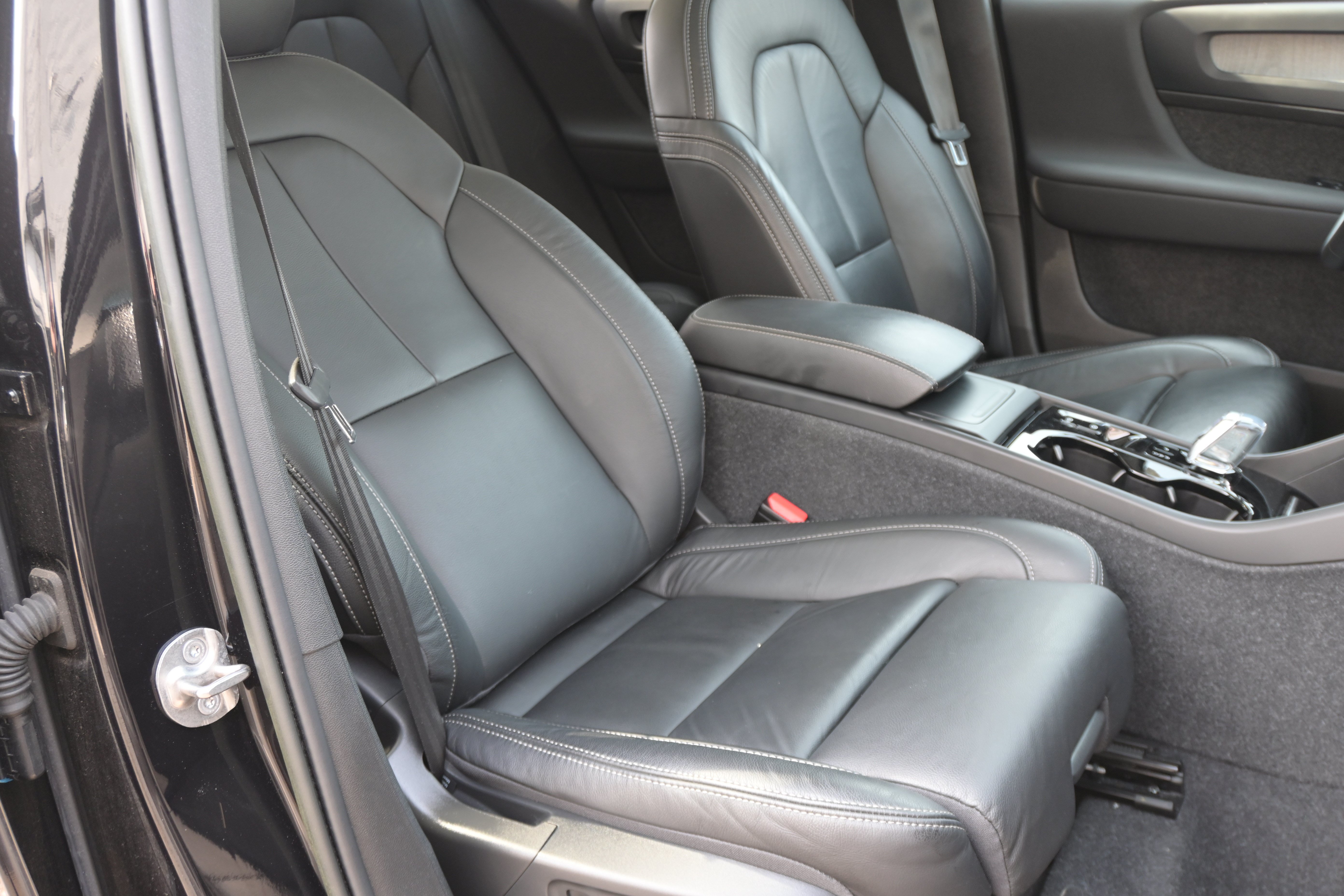 Used 2023 Volvo XC40 B5 Ultimate w/ Climate Package AWD/4WD image 33