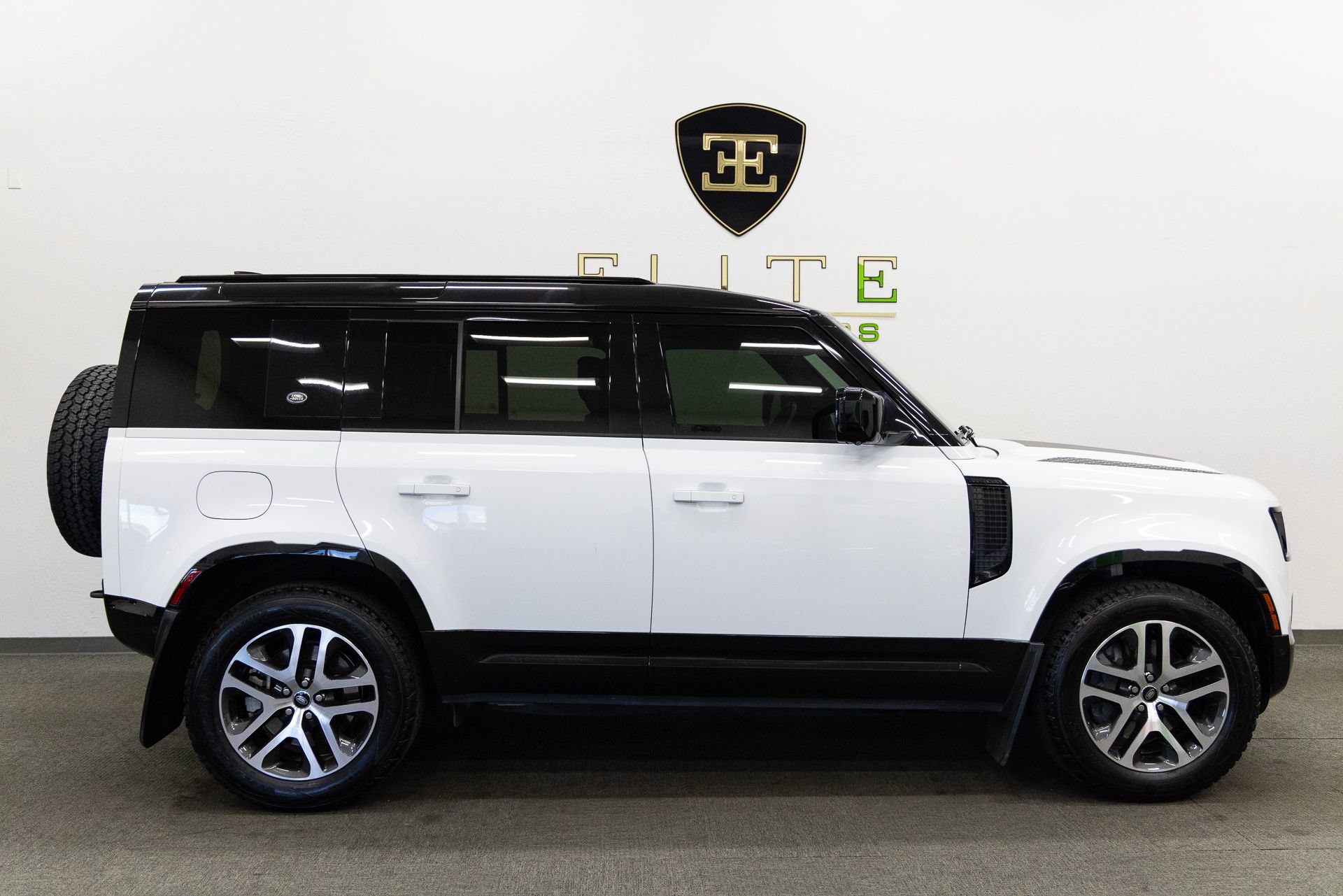 Used 2022 Land Rover Defender 110 X-Dynamic HSE AWD/4WD image 10