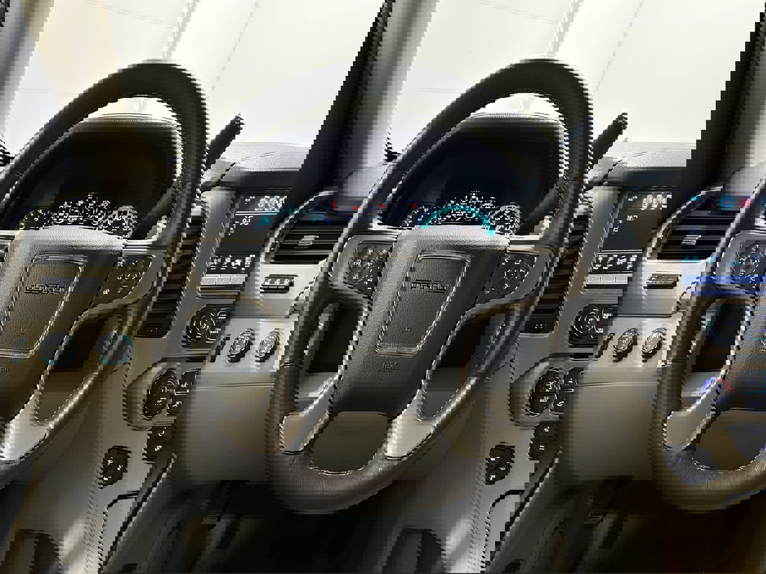 Used 2017 GMC Yukon XL Denali image 13