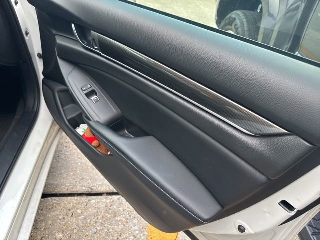 Used 2018 Honda Accord Sport image 13