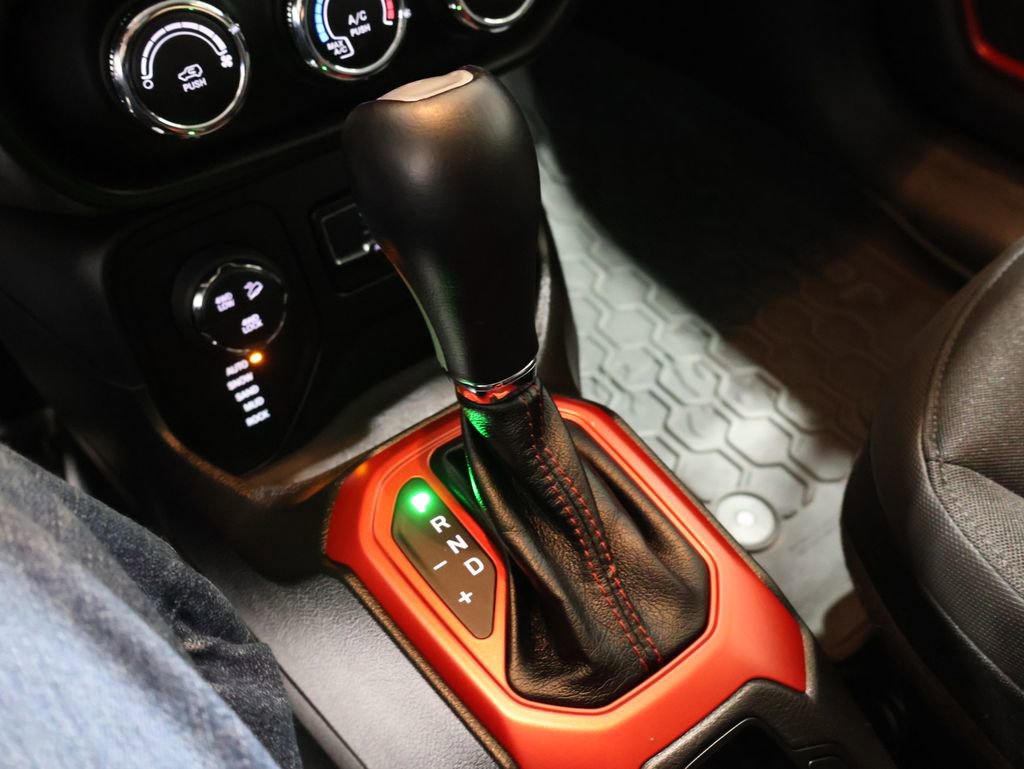 Used 2015 Jeep Renegade Trailhawk image 29